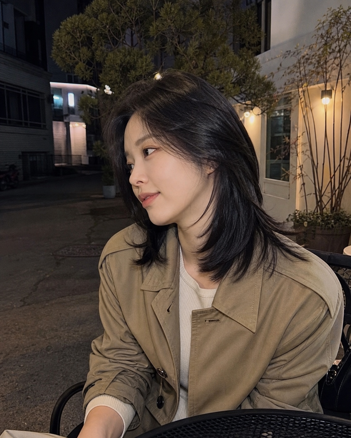 골목길에서 보이는 롱레이어드 바디웨이브