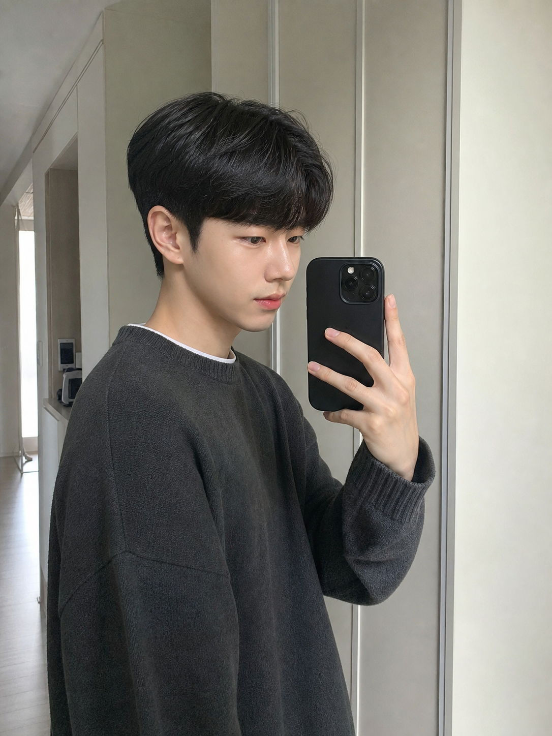 아파트 현관 거울 셀카 톤의 자연스러운 가일컷