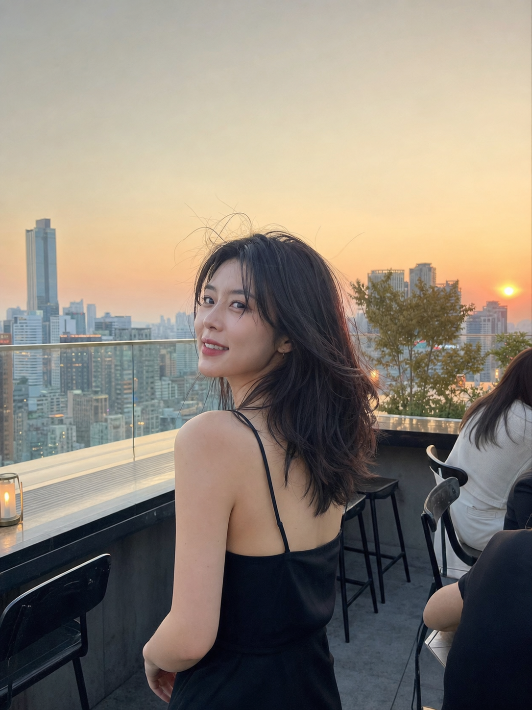 노을빛 루프탑에서 드러나는 고급스러운 웨이브 컬러