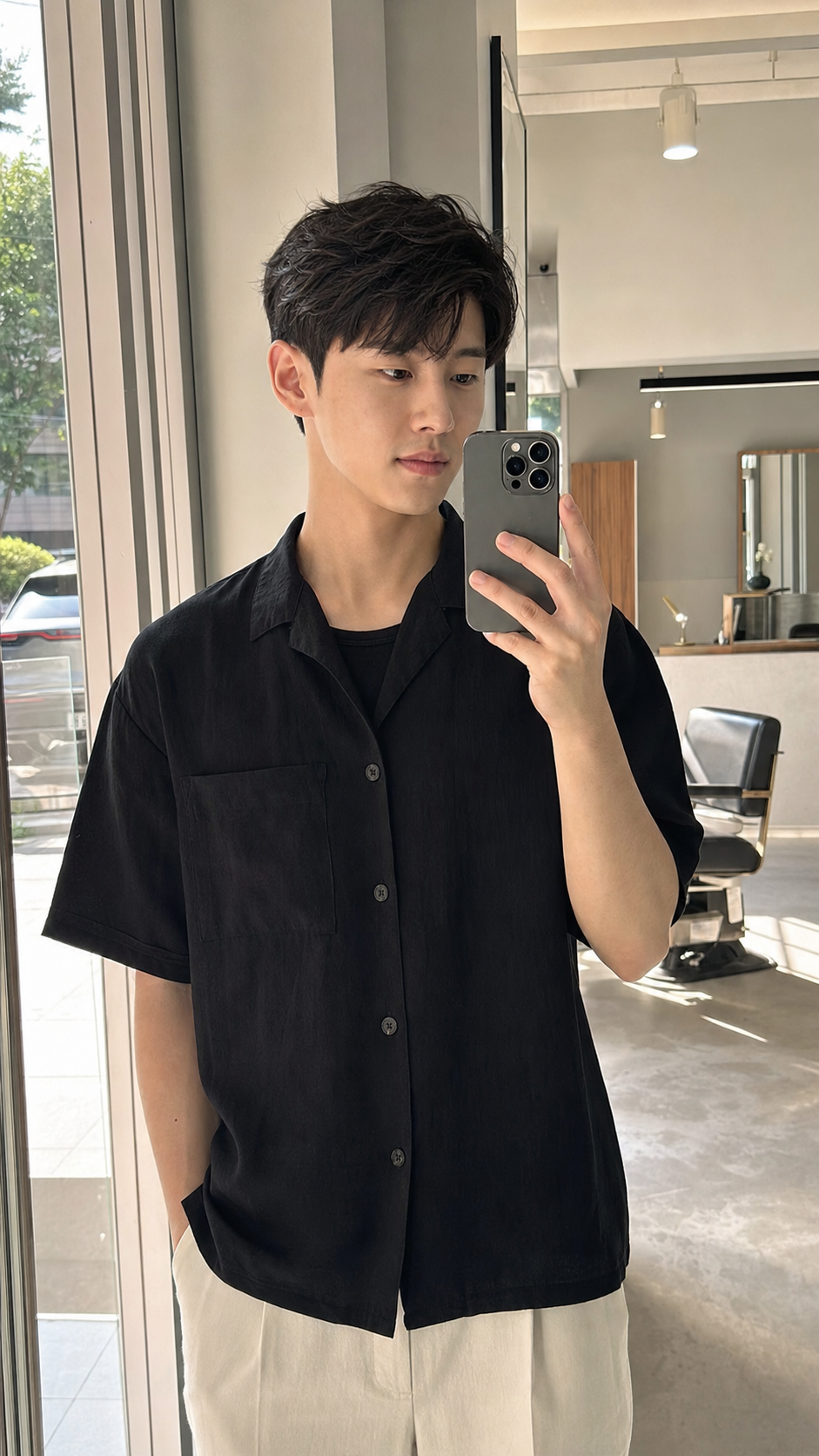 편집샵 앞 거울 셀카로 보는 깔끔한 남자머리