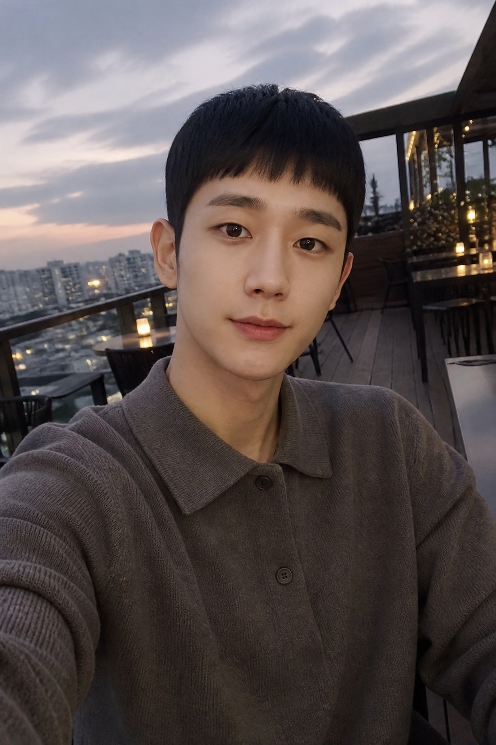 루프탑 바에서 담은 여유로운 정해인 스타일