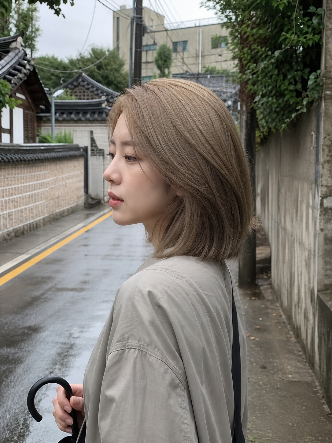 골목길에서 옆선이 살아나는 내추럴 중단발