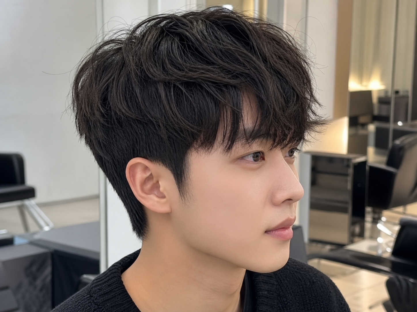 뻗치는 옆머리와 다운펌으로 정돈된 옆머리의 극명한 차이