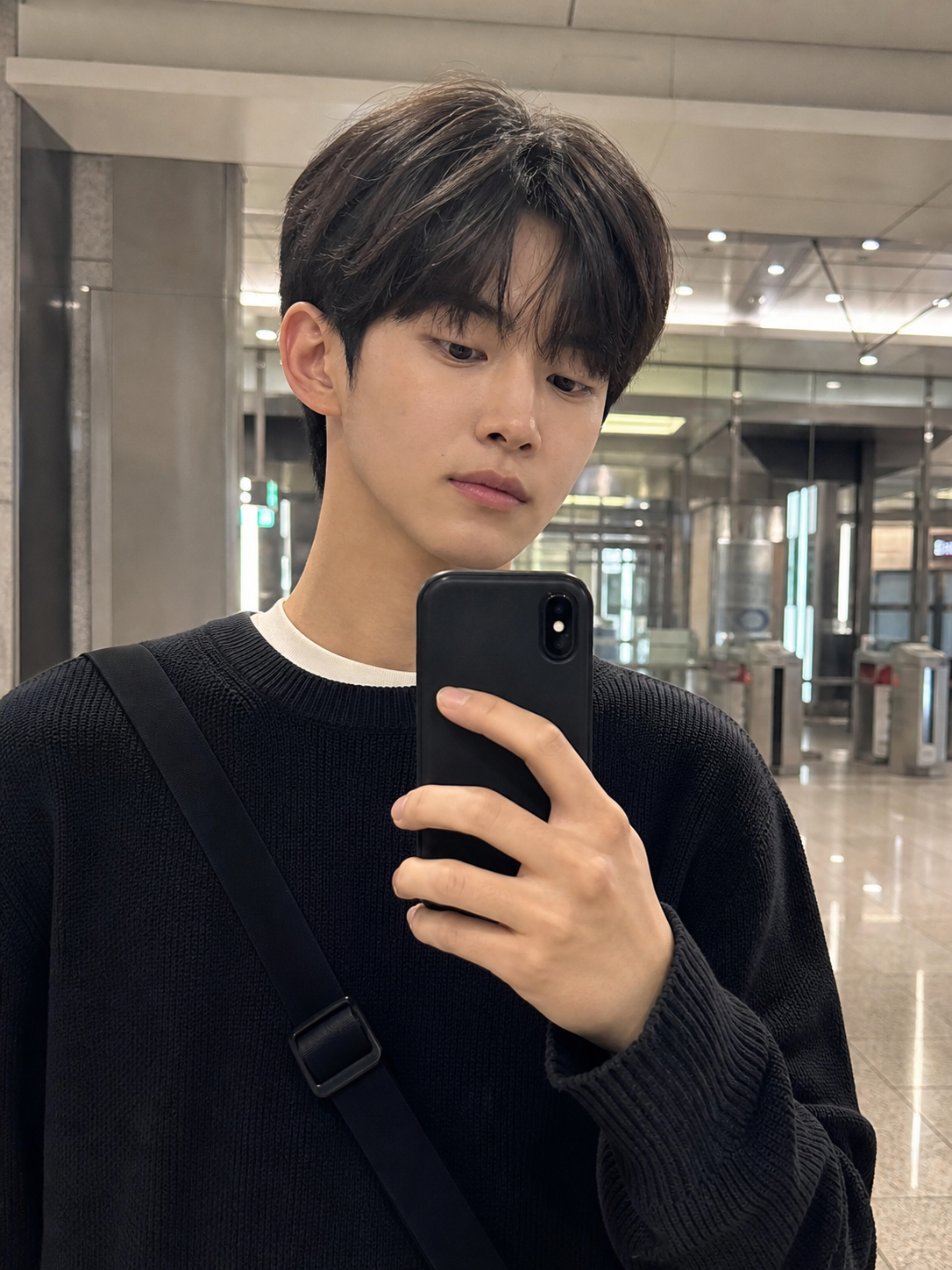 지하철역 거울 셀카로 보는 앞머리 흐름