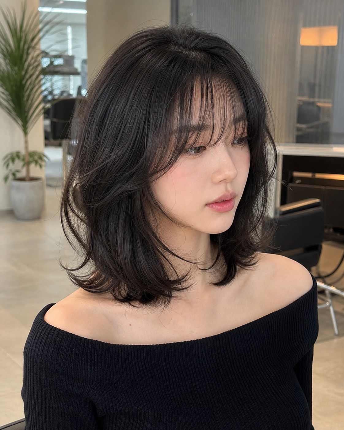 쇄골선 전후 기장의 자연스러운 S컬 단발레이어드펌